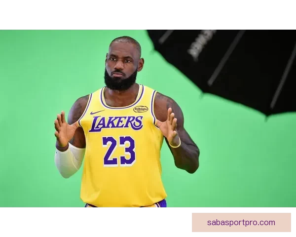 勒布朗41岁逆袭超越极限创纪录 见证顶级自律与不屈精神