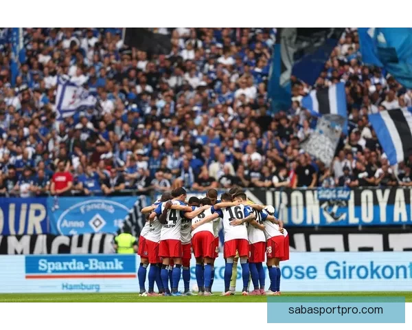 德累斯顿与赫塔球迷互掷烟火致比赛中断20分钟双方冲突引发赛场混乱